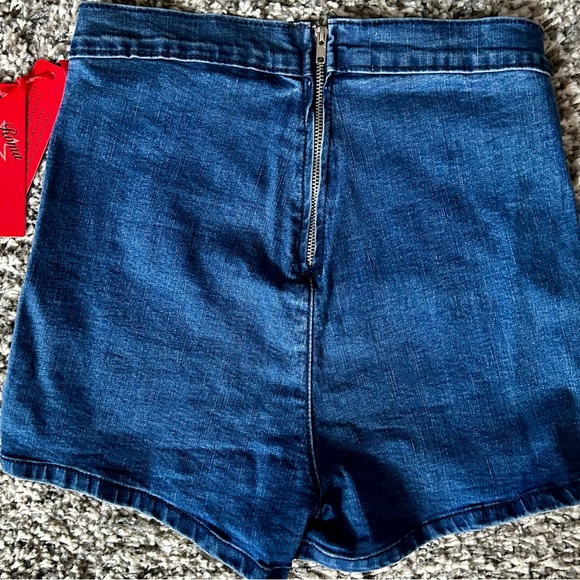 Shorts,denim,short short, Size 7 M,NWT, zip back, stretch,Waist to bottom 12 3/4 - Picture 2 of 3